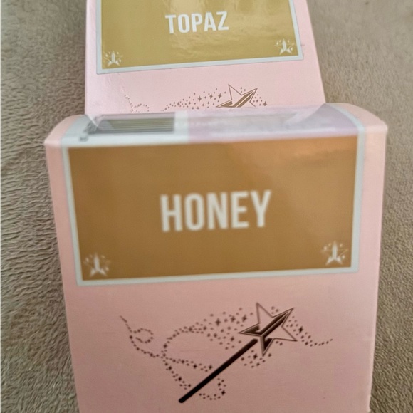 🚨 BUNDLE📢 JEFFREE STAR COSMETICS MAGIC STAR LUMINOUS SETTING POWDER (SET OF 2) - Picture 5 of 5